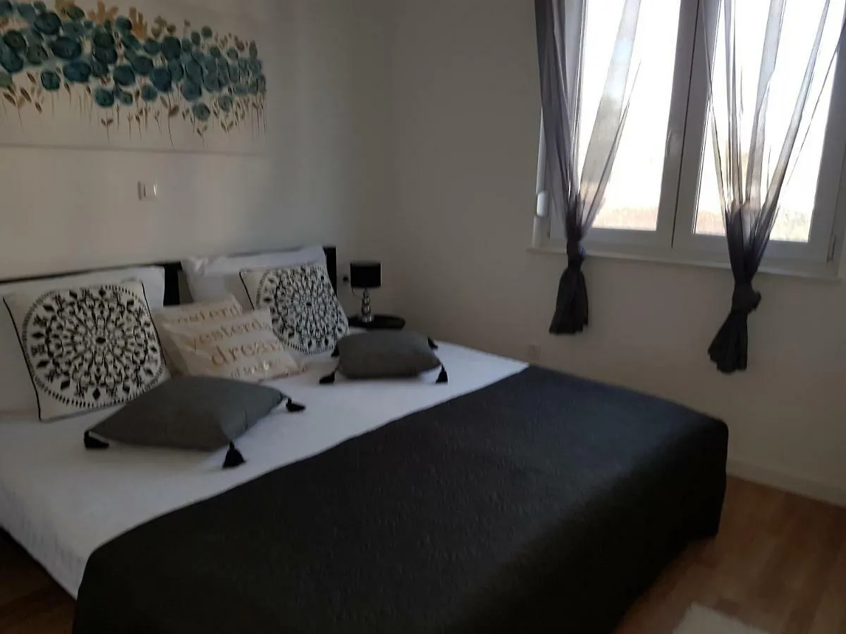 Petra'S Place - Sea View Apartment Slatine