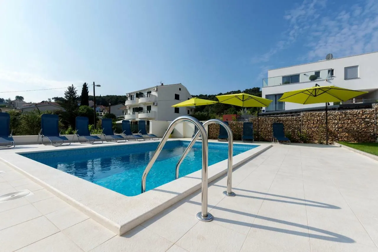 Petra'S Place - Sea View Apartment Slatine 0*,